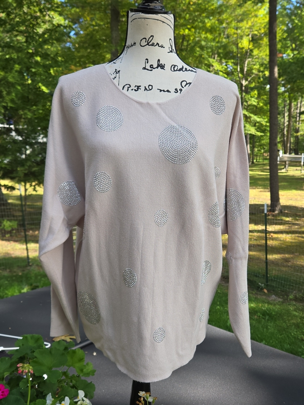 Carmen Marc Valvo Pale Pink Embellished Long-Sleeve Sweater